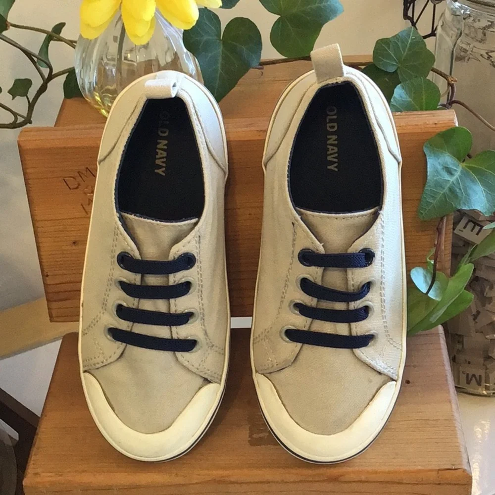 ‘Old Navy’ Elastic Laces Canvas Sneakers